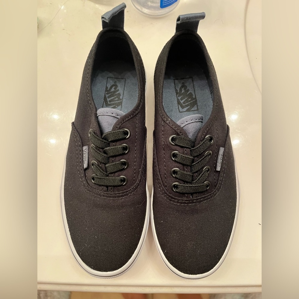 Kids tie-free vans